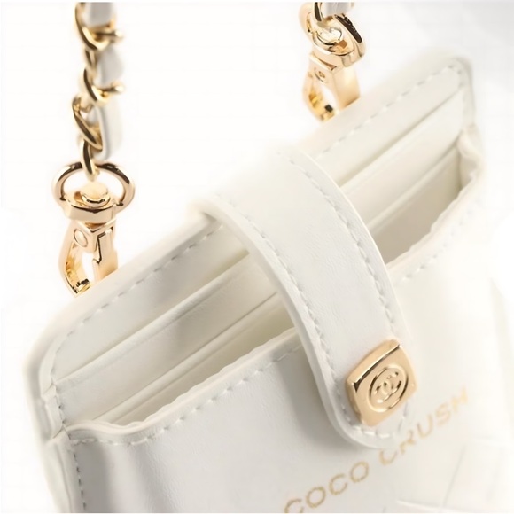 Chanel New Quilted White Phone & Card Holder Crossbody Gold Chain Strap GWP VIP - Picture 4 of 10